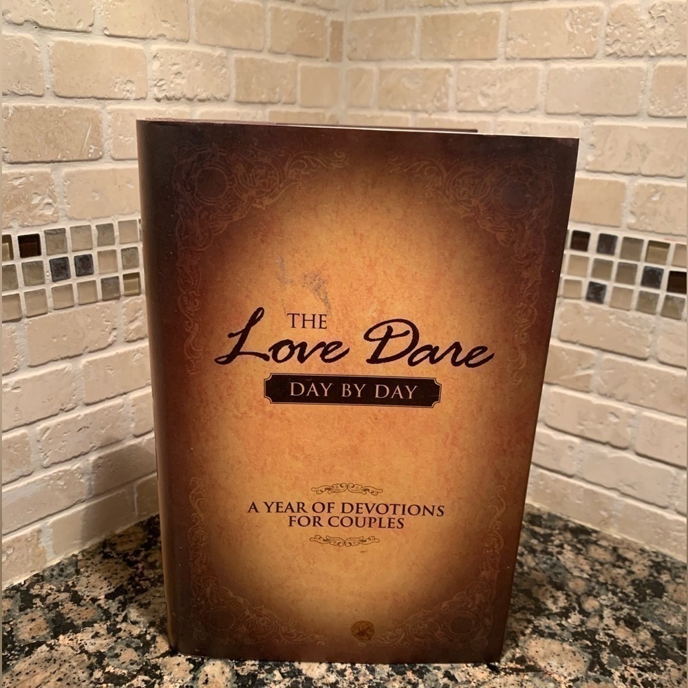 The Love Dare Day by Day: A Year of Devotions for Couples [Hardcover] Kendrick,